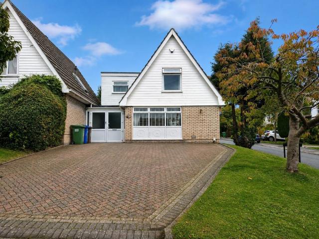 4 bedroom link detached house for sale
