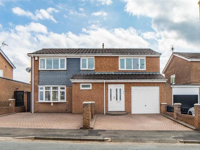 4 bedroom link detached house for sale