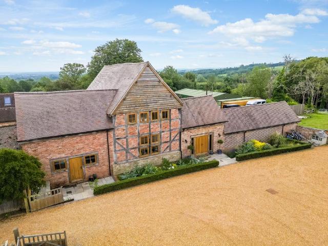 4 bedroom link detached house for sale