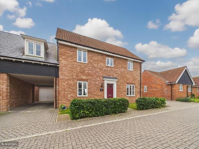 4 bedroom link detached house for sale