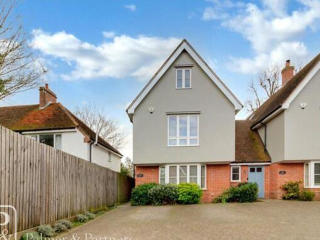 4 Bedroom Link Detached House For Sale In Colchester, Essex