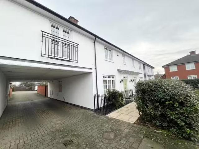 4 bedroom link detached house for rent in Elgar Drive, CM8