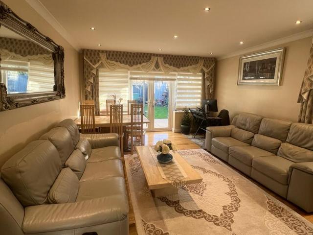 4 Bedroom Luxury House For Rent in EN8