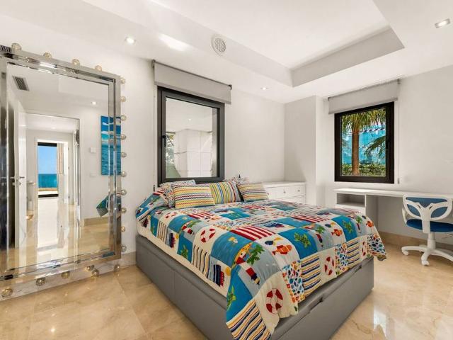 4 bedroom luxury penthouse for rent in Estepona, Andalusia