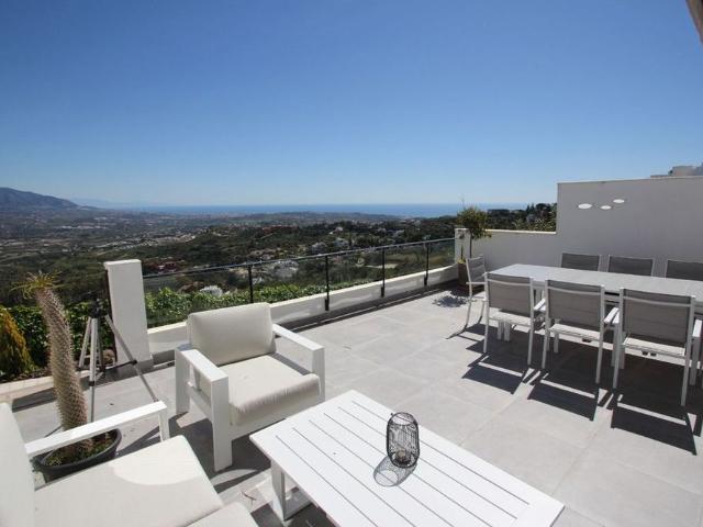 4 bedroom luxury Townhouse for rent in Marbella Del Este, Andalusia