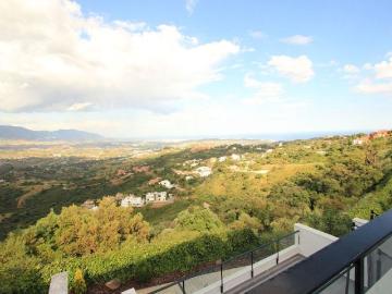 4 bedroom luxury Townhouse for rent in Marbella Del Este, Andalusia
