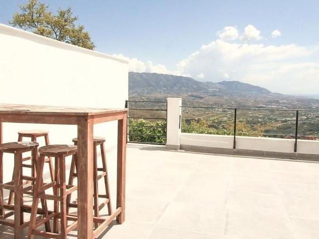 4 bedroom luxury Townhouse for rent in Marbella Del Este, Andalusia