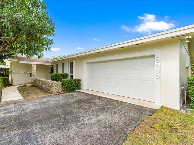 4 bedroom luxury Villa for sale in Palmetto Bay, United States