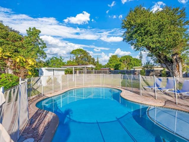 4 bedroom luxury Villa for sale in West Park, Florida