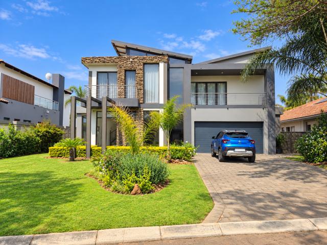 4 Bedroom Luxurious Waterfront Family Home to Rent, The Islands