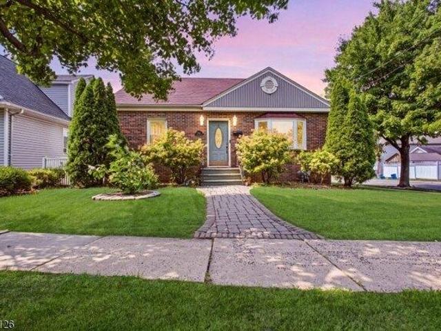 4 bedroom, Lyndhurst NJ 07071 105678489