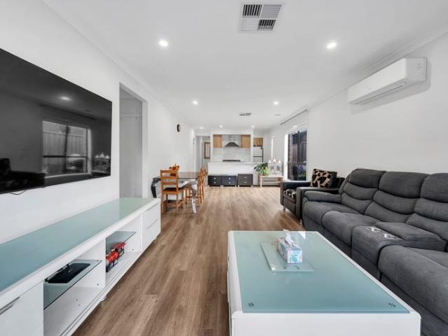 4 Bedroom modern Home with Solar Panels Next to Donnybrook Station!
