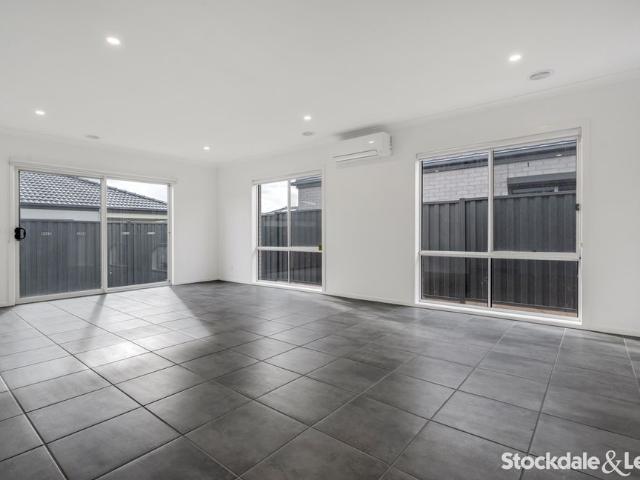 4 Bedroom Modern Living!