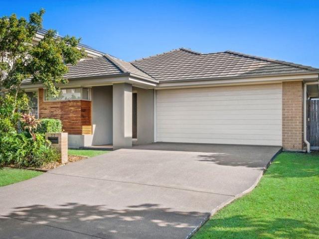 4 Bedroom Modern Spacious home in Great Location!