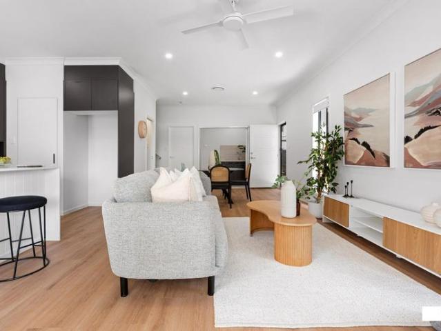 4 Bedroom Modern Townhome I DUCTED A/C I RESORT STYLE POOL