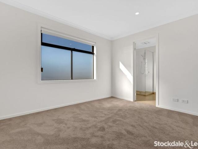 4 Bedroom Modern Townhouse Living!