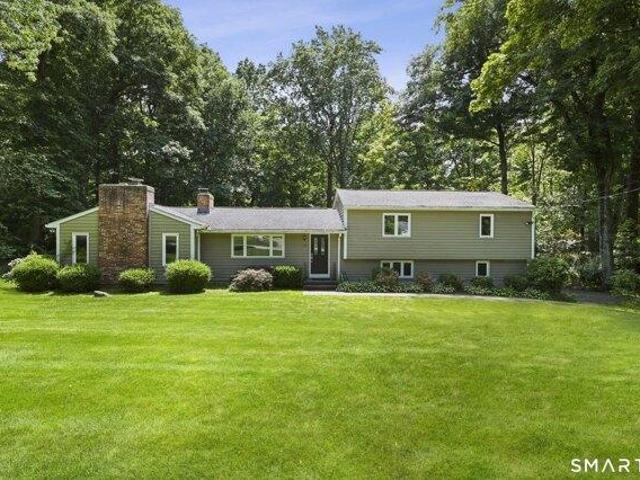 4 bedroom, Monroe CT 06468 104835415