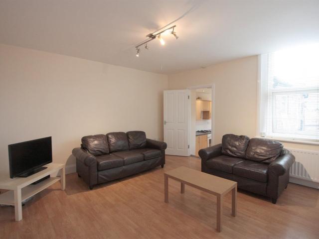 4 Bedroom Maisonette