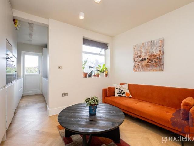 4 bedroom maisonette to rent