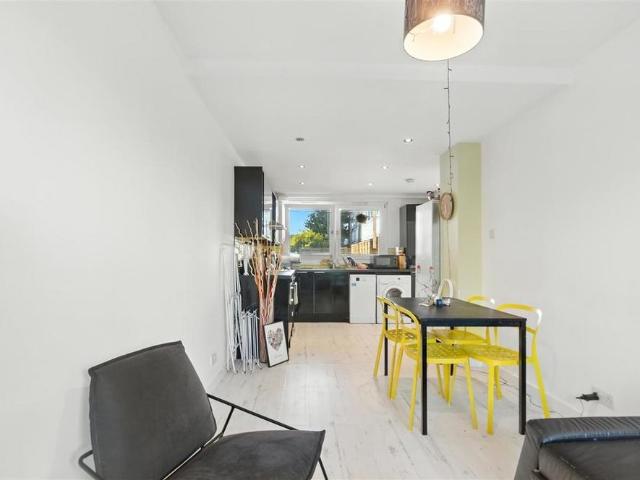 4 bedroom maisonette to rent