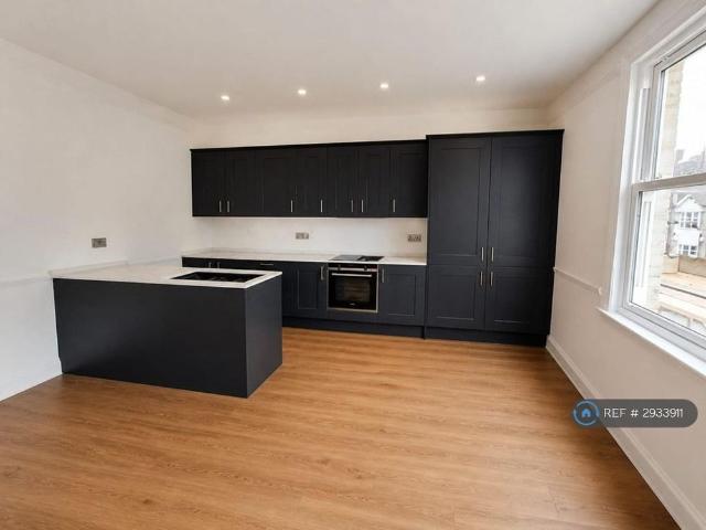 4 bedroom maisonette to rent