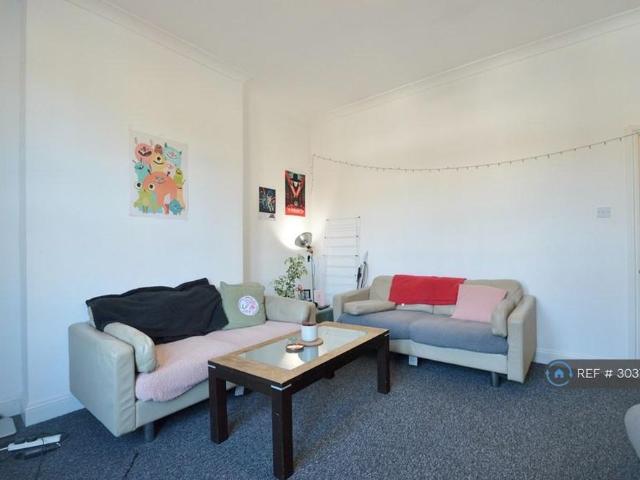4 bedroom maisonette to rent