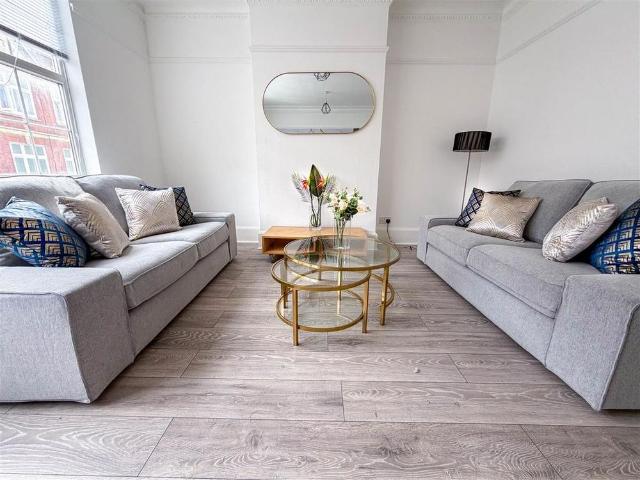 4 bedroom maisonette to rent