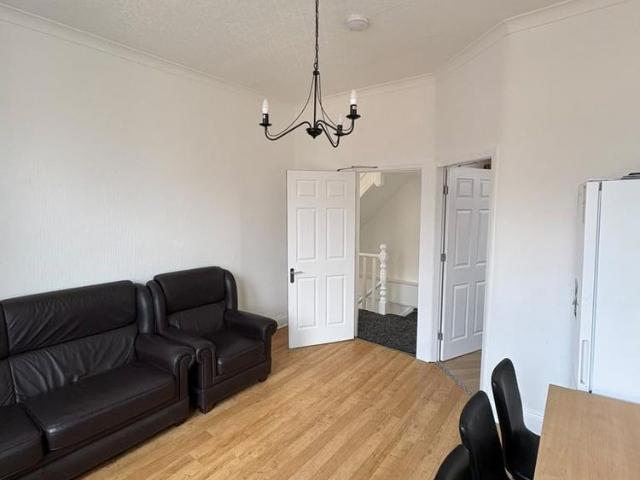 4 bedroom maisonette to rent