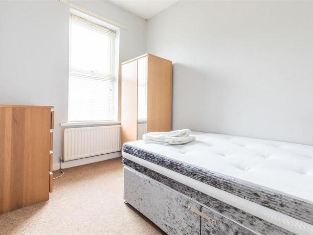 4 bedroom maisonette to rent