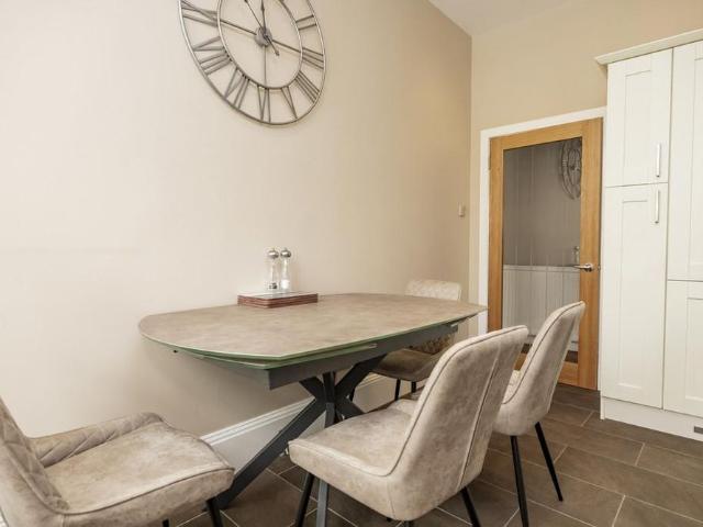 4 bedroom maisonette to rent