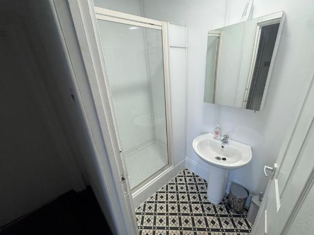 4 bedroom maisonette to rent