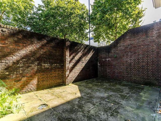 4 bedroom maisonette to rent