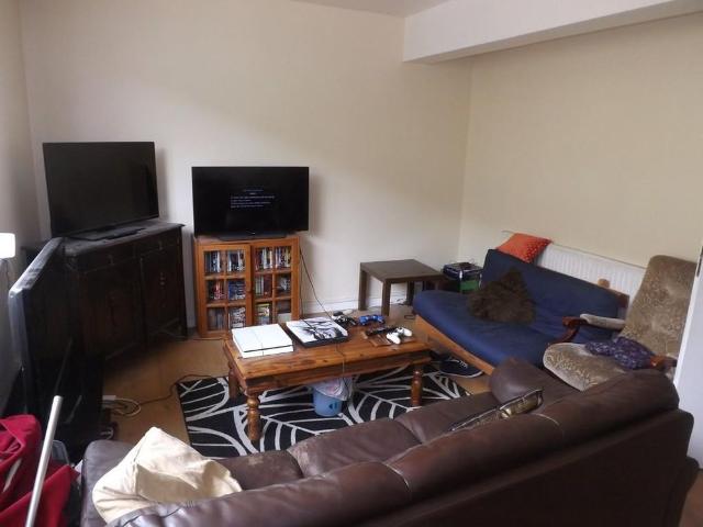 4 bedroom maisonette to rent