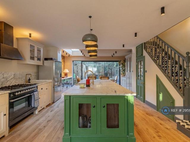 4 bedroom maisonette to rent