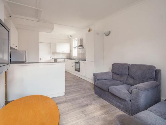 4 bedroom maisonette to rent
