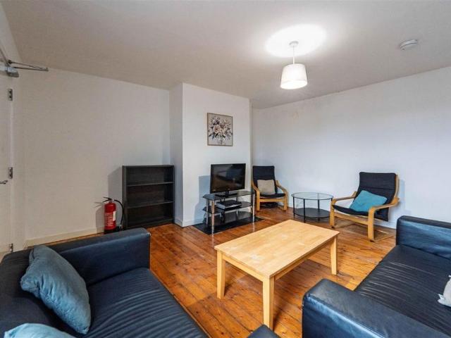 4 bedroom maisonette to rent
