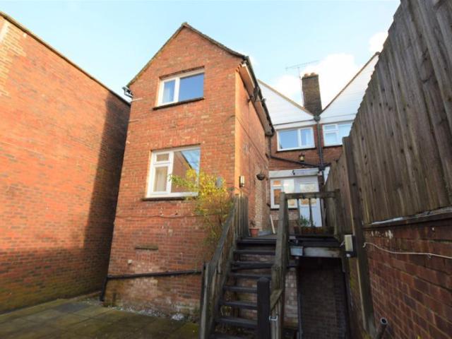 4 Bedroom Maisonette With Parking, The Broadway, Crowborough TN6, 4 bed maisonette to rent, £1,700 pcm | PrimeLocation