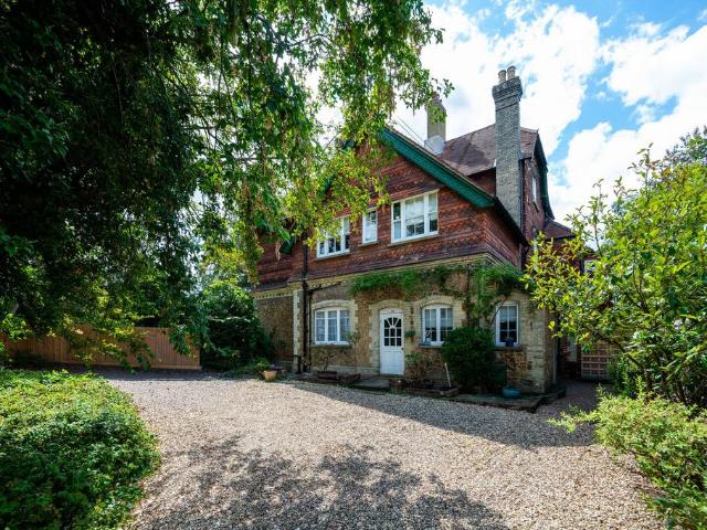 4 bedroom maisonette for sale