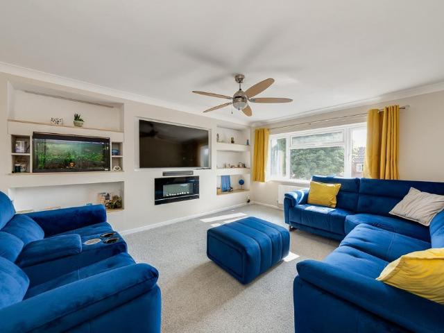 4 bedroom maisonette for sale