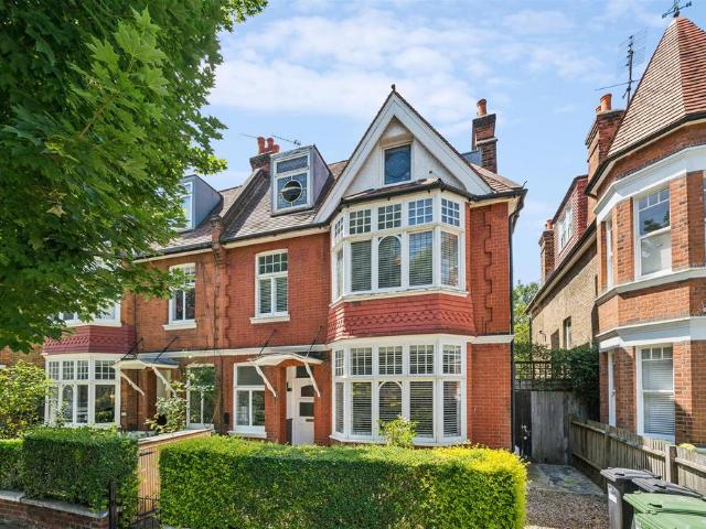 4 bedroom maisonette for sale