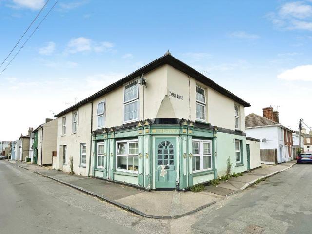 4 bedroom maisonette for sale