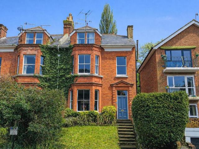 4 bedroom maisonette for sale