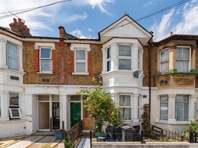 4 bedroom maisonette for sale