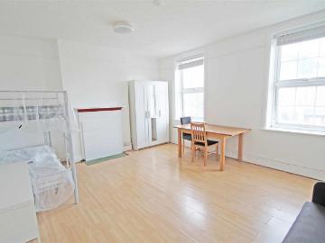 4 bedroom maisonette for sale