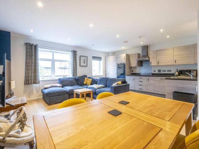 4 bedroom maisonette for sale