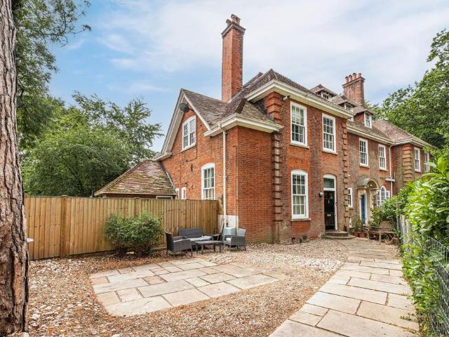 4 bedroom maisonette for sale