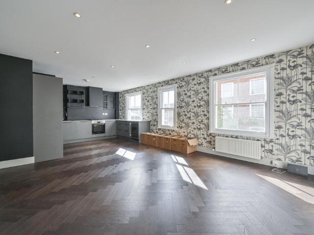 4 bedroom maisonette for sale