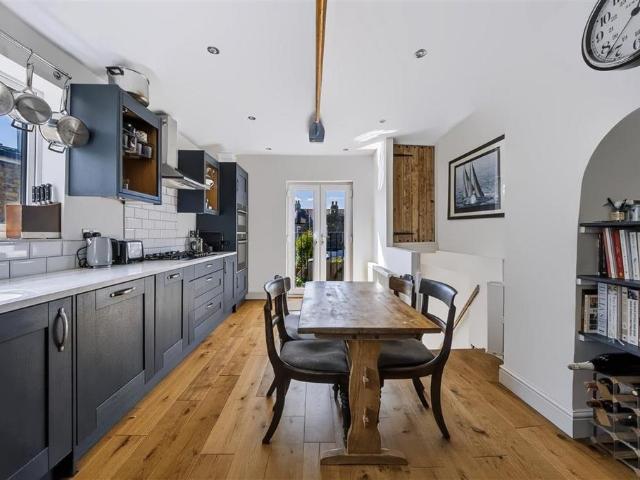 4 bedroom maisonette for sale