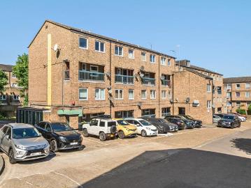 4 bedroom maisonette for sale