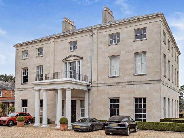 4 bedroom maisonette for sale